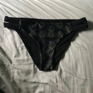 black and gold pineapple bikini bottoms size L
